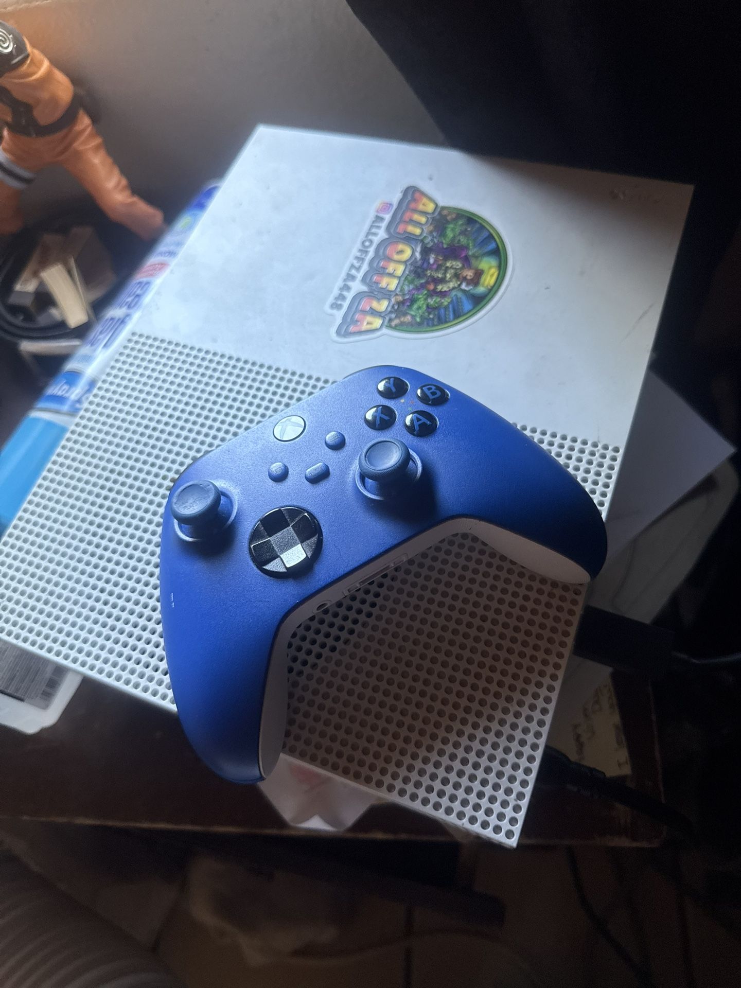 Xbox One S With 2 Controllers