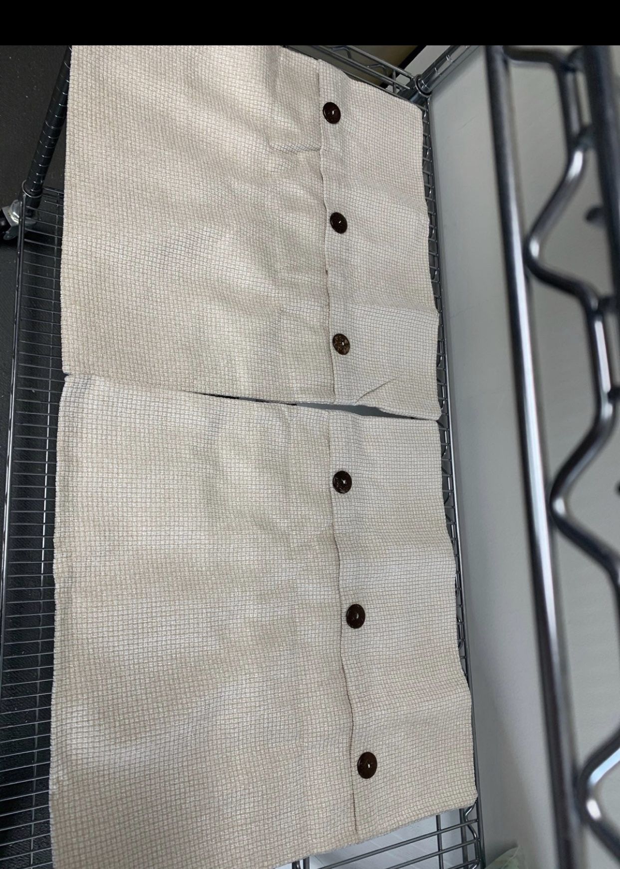 Beige 2 cases pillows