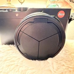 Leica D-LUX (Typ 109) Digital Camera (Black) With Accessories (MINT)