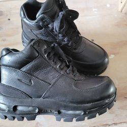 Nike Black Boots- Size 4.5Y *Waterproof Leather*