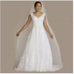 David’s Bridal scalloped lace and tulle wedding dress