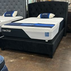 BED FRAME AND MATTRESS HABLAMOS ESPAÑOL 