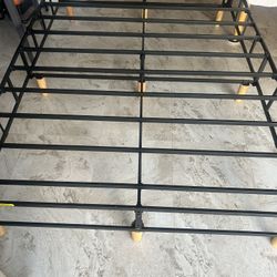 Queen Size Metal Bed Frame 