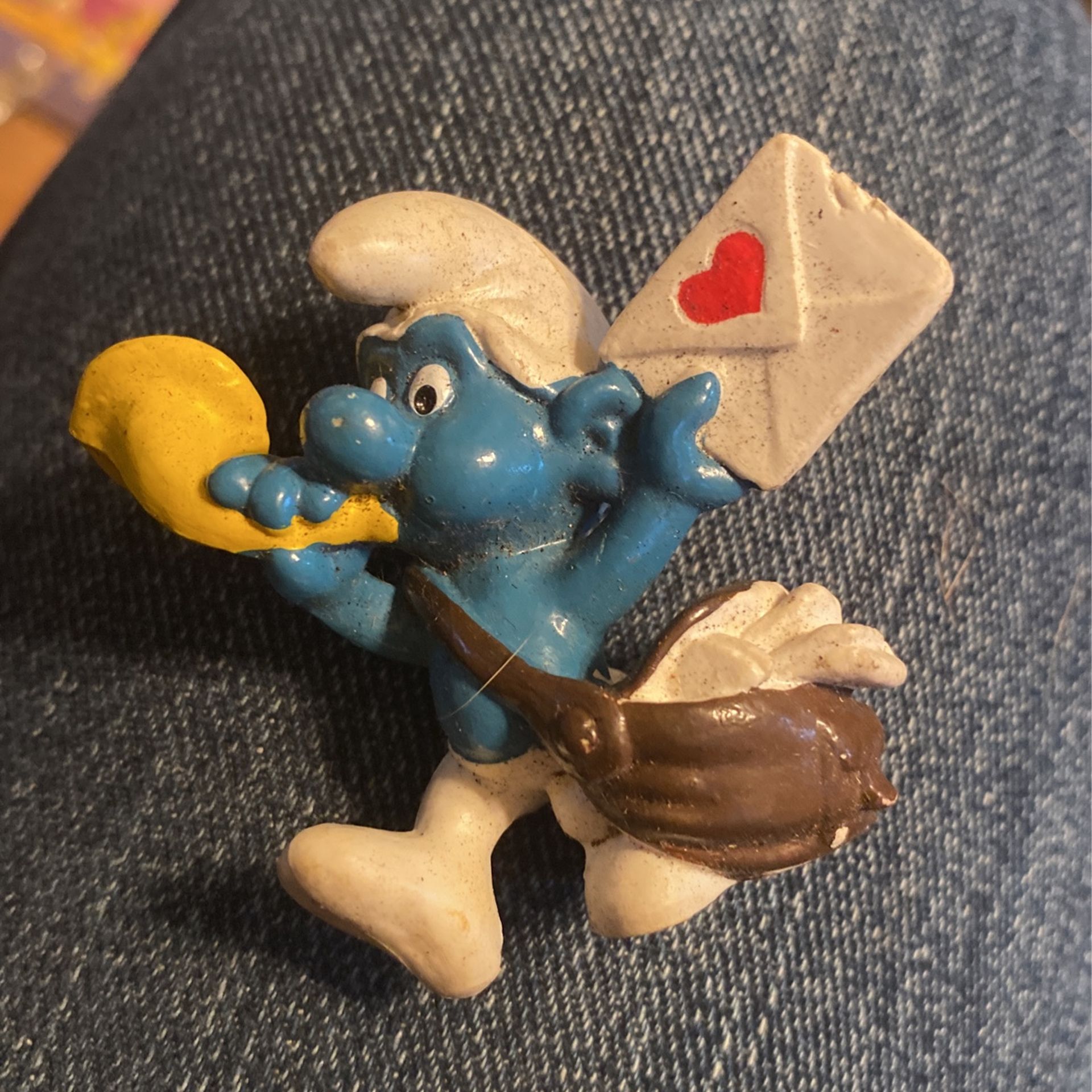 1978 Smurf PVC Mail Delivery