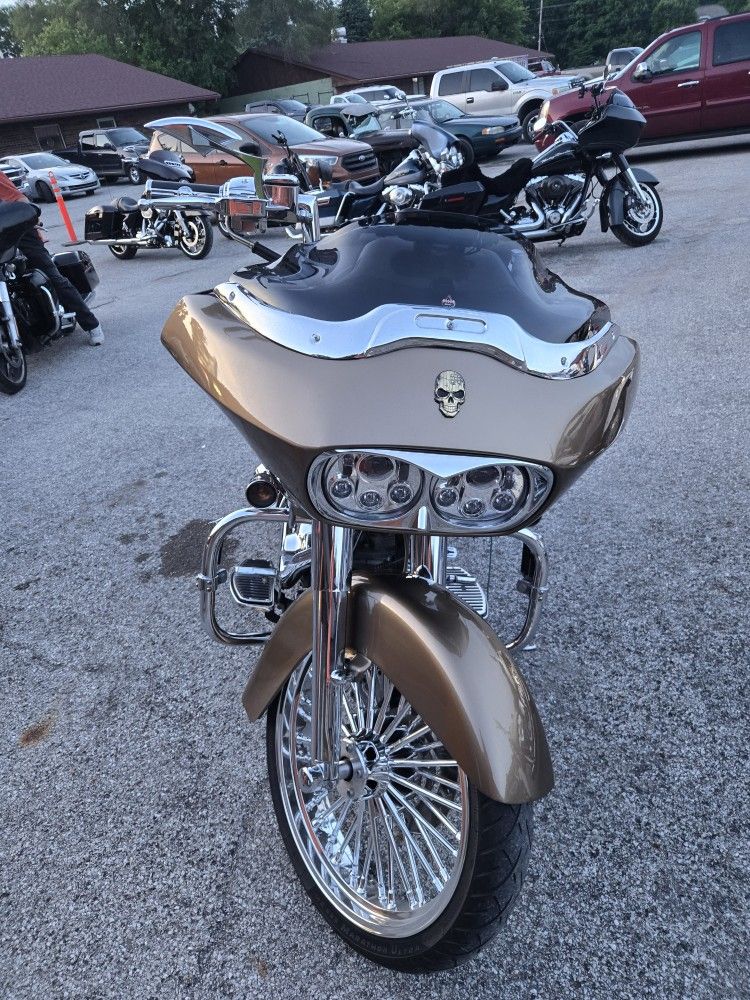 Customized 04 Harley Roadglide