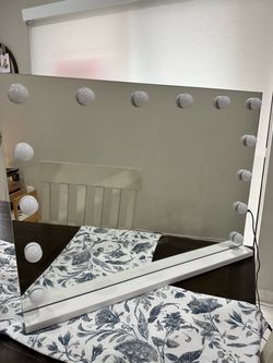 Hollywood Vanity Mirror with LED Bulbs