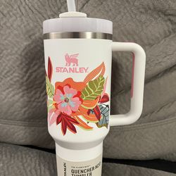 Brand New in Box Stanley Mother’s Day Quencher H2.0 Flowstate Tumbler 40 oz. - PICKUP IN AIEA - I DON’T DELIVER - LOW BALLERS WILL BE BLOCKED 