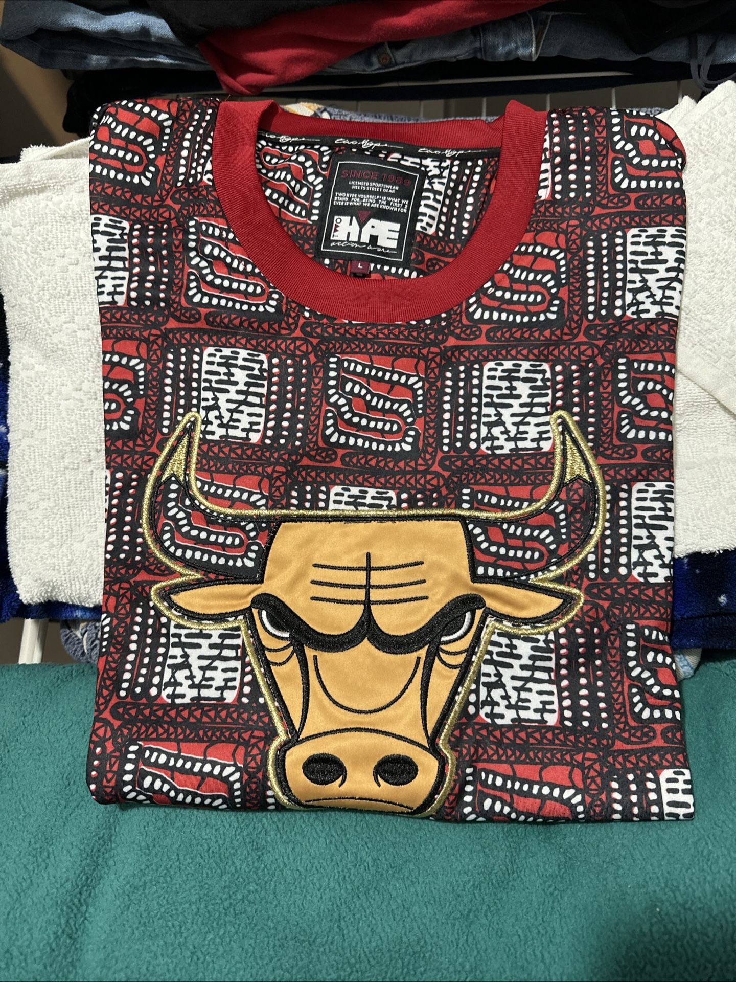Chicago Bulls Two Hype Original 90's Kente Letter Performance T-Shirt - L
