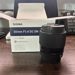 Sigma 30 MM F1.4 DC DN MFT lense