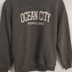 OCEAN CITY MARYLAND SWEATER ..SIZE PETITE LARGE .IN GREAT CONDITION