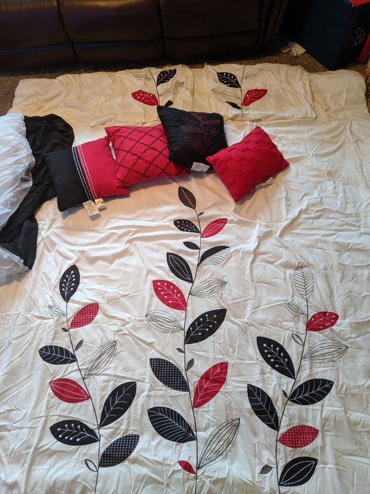 Queen size comforter with 8 pieces.