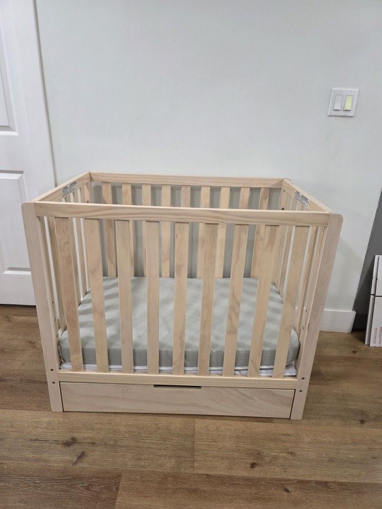 Carter's By Davinci Mini Crib