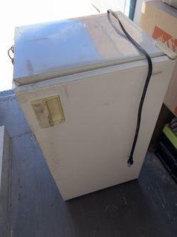 MINI FRIDGE!!