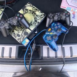 skull ps2 with memory card and 3 controllers