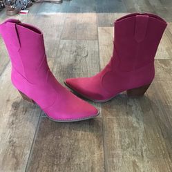 COCONUTS by Matisse~Women’s Hot Pink Suede Cowboy/girl Western Boots~Size 8 1/2~Wooden Heel Excellent condition Pick up four Mile cove Parkway behind 