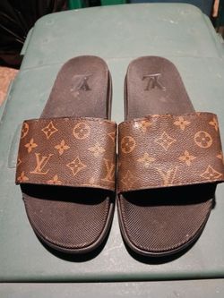 Louis Vuiton Size 10 Slides