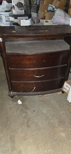 Dark Wood 3-Drawer Nightstand