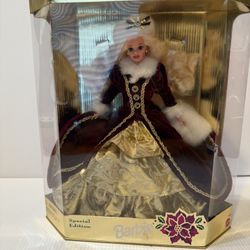 Mattel Happy Holidays Barbie #15646 Special Edition Gold Muff Doll 