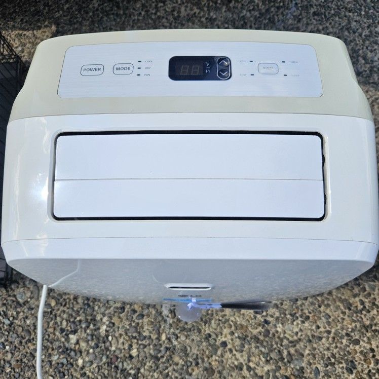 "LG" Air Conditioner Like New!