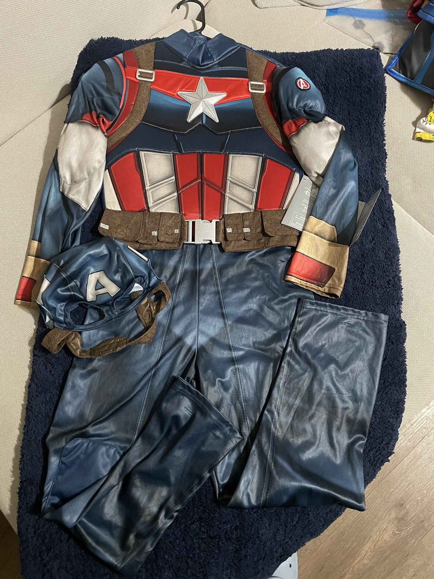 Capitan America Winter Soldier Costume/ Marvel/Disney Store/size 7-8/new