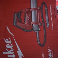 Milwaukee Grease Gun 