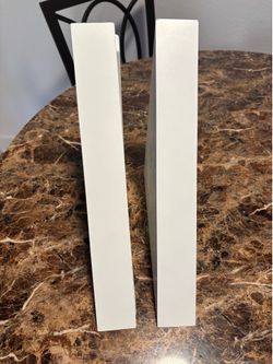 2 corner shelves