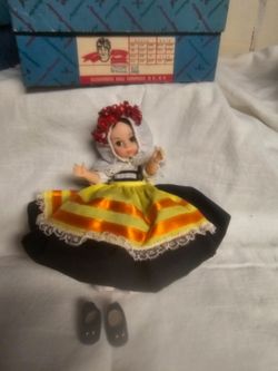 Madame Alexander 'Greece' 565