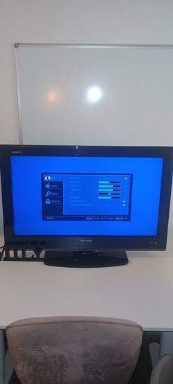 32 In Sharp Flat Screen TV 