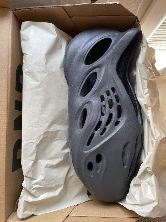 Yeezy Foam RNNR Onyx – US 12 ✅ Brand New & Authentic

