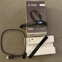 Women’s Fitbit Luxe With Original Box, Charging Cord And Extra Linger Band