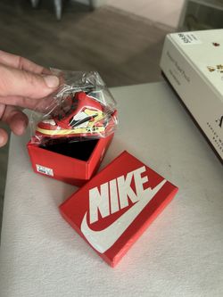 Nike Jordan keychain with mini box