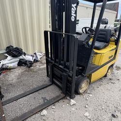 4000 Lbs Yale Forklift