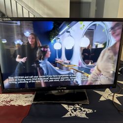 32 Inch Sceptre Tv ( No Remote ) 