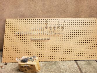 34 piece Peg board set
