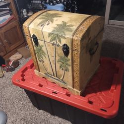 Beautiful Treasure Chest. (Holiday Price)