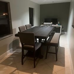 6-Piece Counter-Height Dining Set from Rooms To Go – Excellent Condition