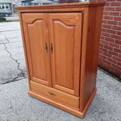 Attractive Oak-Finish TV Cabinet with Hideaway Doors, Casters, and Drawer - Good quality!
