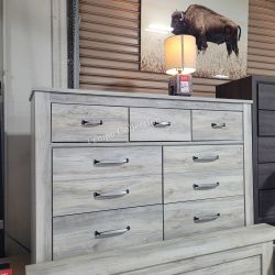 Dresser, 7 Drawers