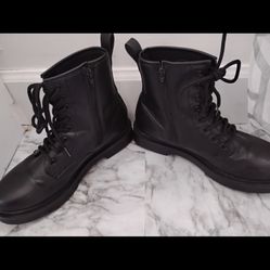 Black Boots 