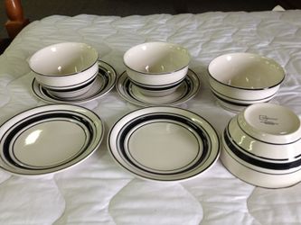 Mainstays black ringed 4 bowls/4 bread plates