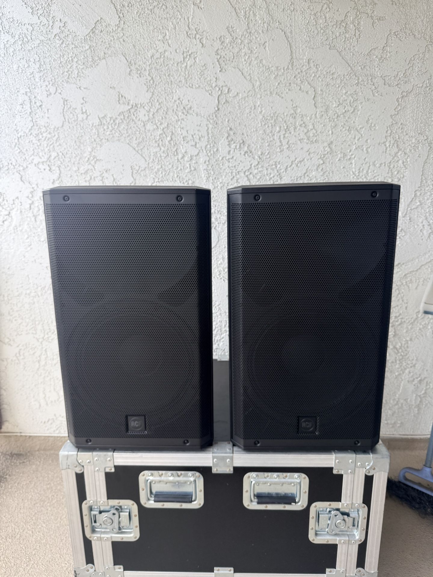 Pair of ART RCF 932-A Speakers Powered 12” DJ Loudspeaker monitor