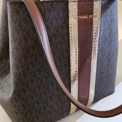 The Michael Kors 24 Year Signature Metallic Medium