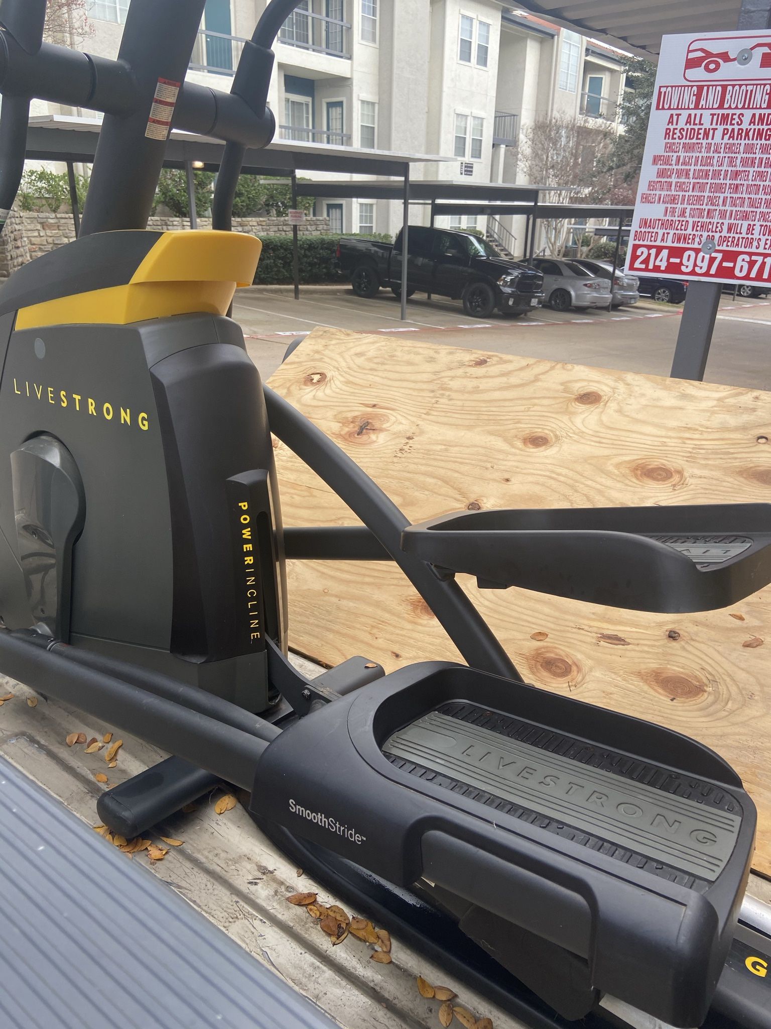 LiveStrong Elliptical Super Nice Newer Model)