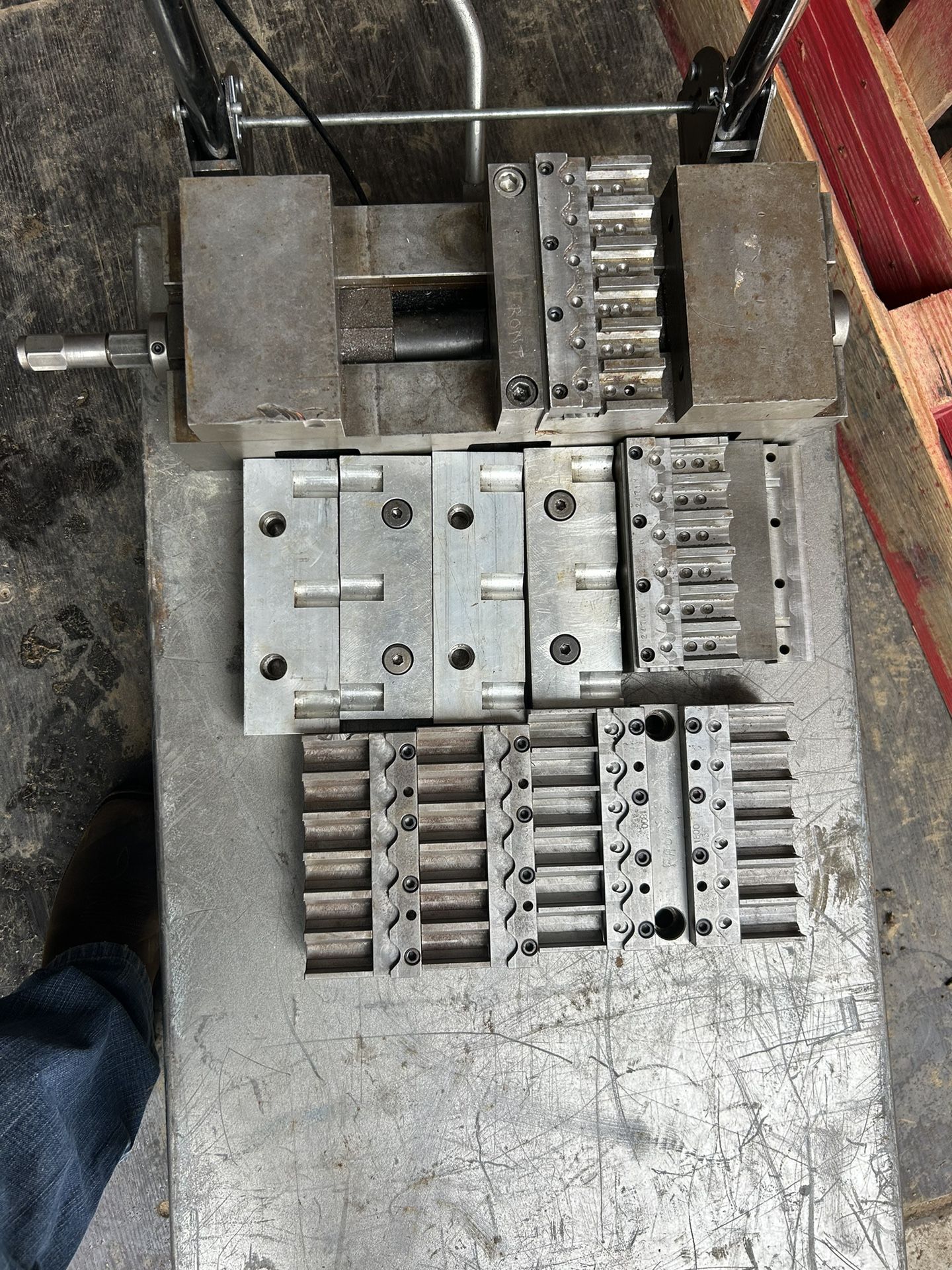 DOUBLE 6" VISE, W/ JAWS AND FIXTURES  (No Handle)