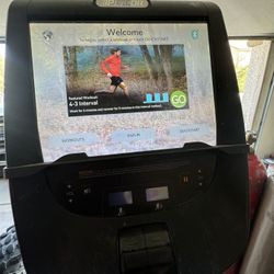 Precor Efx Crossramp Elliptical With P82 Screen 