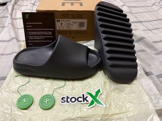 Yeezy slide (size 7)