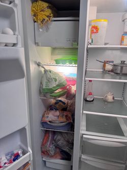 Hotpoint Side-by-Side Refrigerator with Ice & Water