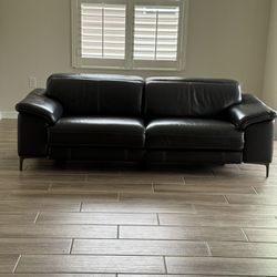 Quality Leather Couch With 2 Electric Recliners