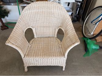 Vintage White Wicker Barrel Style Patio Arm Chair