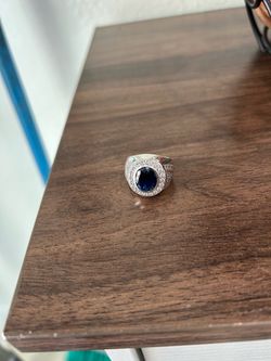 Anillo 925 plata . La piedra tiene un golpecito que apenas se nota . Precio negociable